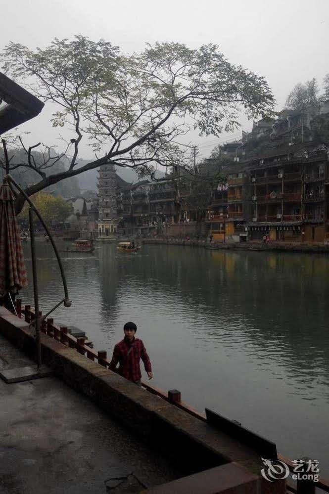 Fenghuang Waitin For You Inn Buitenkant foto