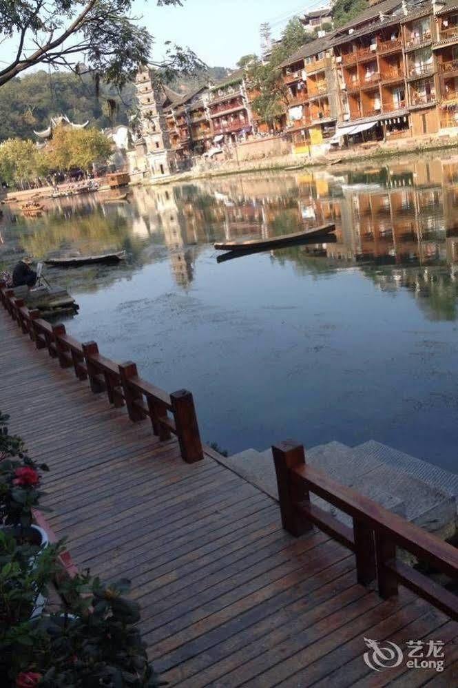 Fenghuang Waitin For You Inn Buitenkant foto
