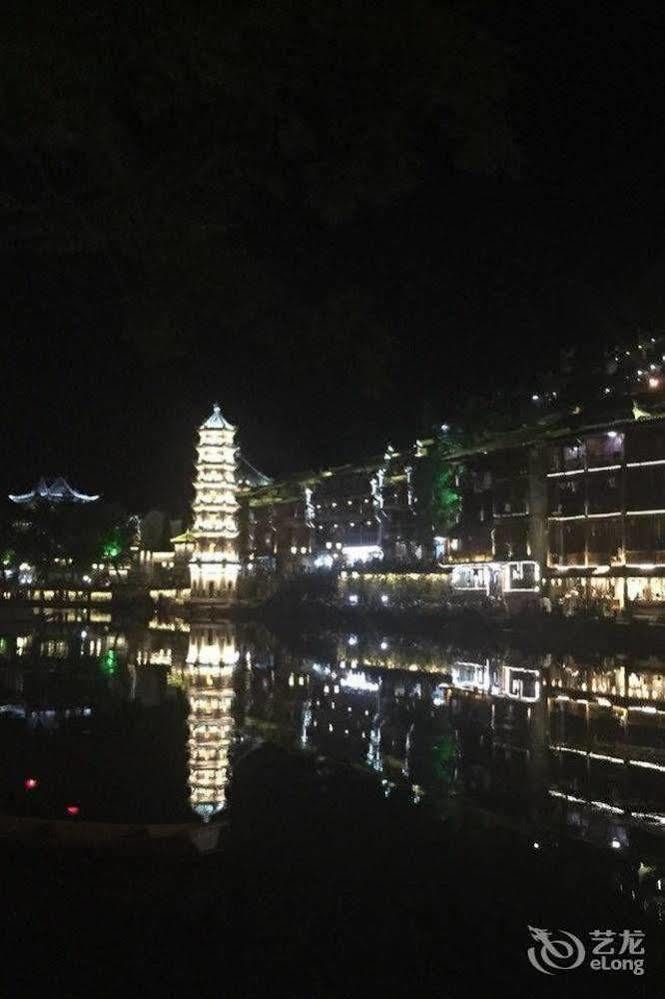 Fenghuang Waitin For You Inn Buitenkant foto